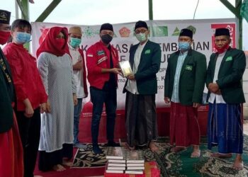 PSI Kota Tangerang Serahkan Wakaf Alqur’an ke MWC-NU