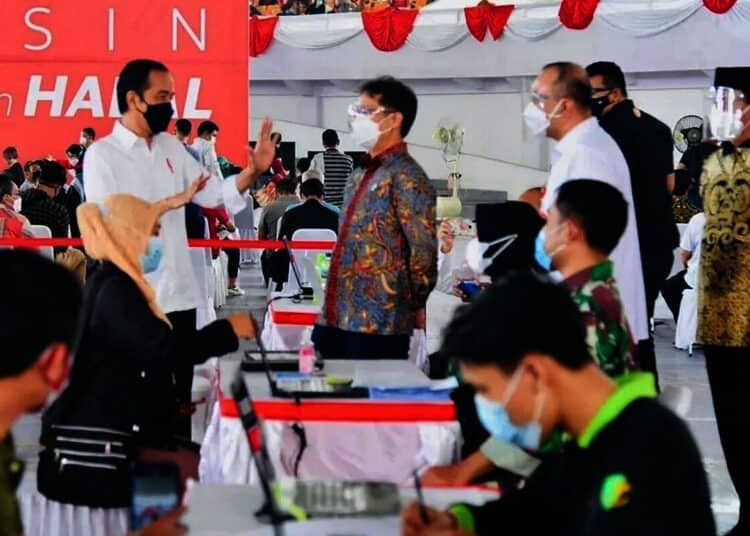 Presiden Jokowi Tinjau Pelaksanaan Vaksinasi Massal di Kabupaten Tangerang