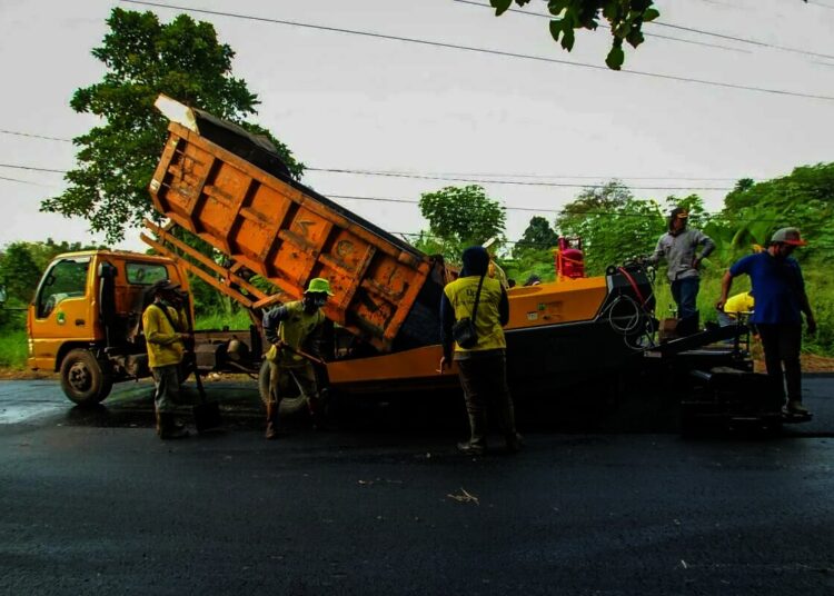 Uji Coba Mesin Aspal Finisher dan Tire Roller