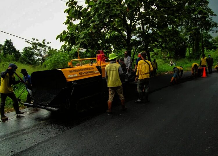 Uji Coba Mesin Aspal Finisher dan Tire Roller