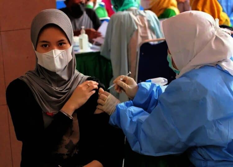 Vaksinasi COVID-19 Untuk Warga Berusia 18 Tahun Ke Atas