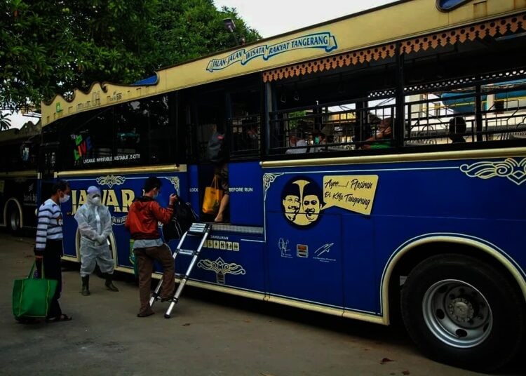 Pemindahan Pasien Covid-19 ke SMPN 30 Kota Tangerang