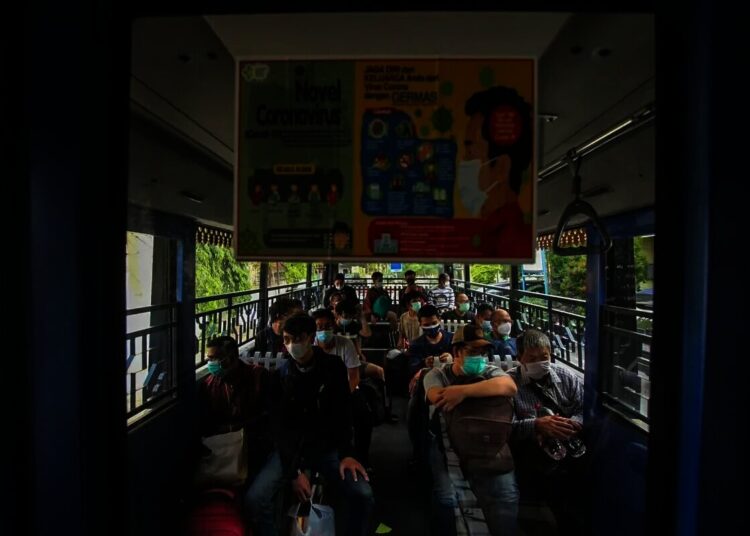Pemindahan Pasien Covid-19 ke SMPN 30 Kota Tangerang