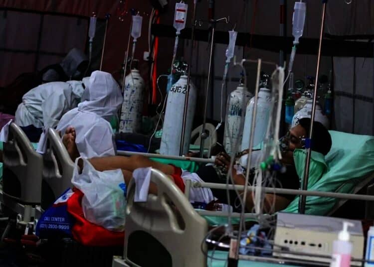 Tenda Darurat Khusus Pasien COVID-19 di RSUP dr Sitanala Penuh
