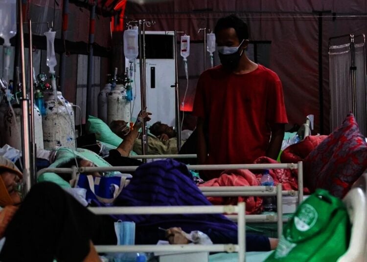 Tenda Darurat Khusus Pasien COVID-19 di RSUP dr Sitanala Penuh