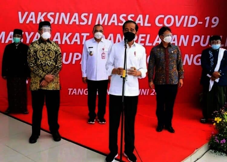 Presiden Jokowi Tinjau Pelaksanaan Vaksinasi Massal di Kabupaten Tangerang