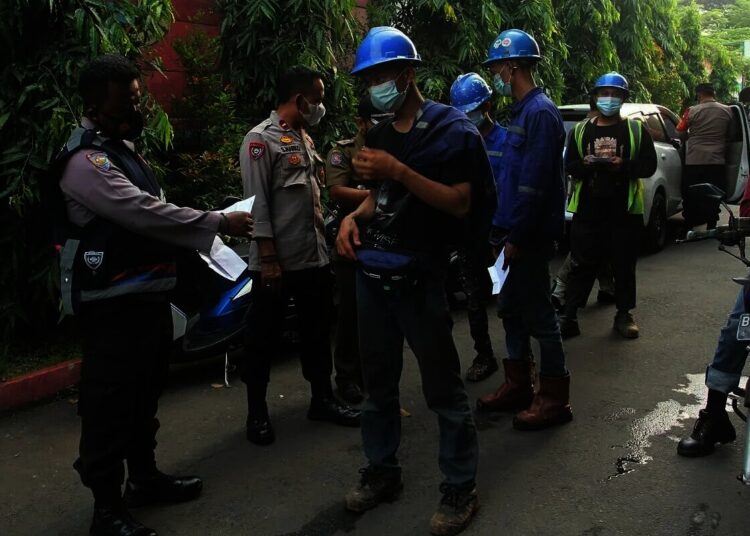 Penerapan Lockdown Skala Mikro di RW 03 Gandasari, Jatiuwung