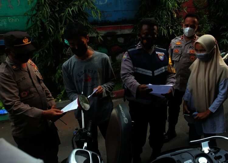 Penerapan Lockdown Skala Mikro di RW 03 Gandasari, Jatiuwung