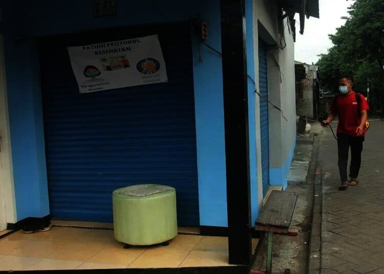 Penerapan Lockdown Skala Mikro di RW 03 Gandasari, Jatiuwung