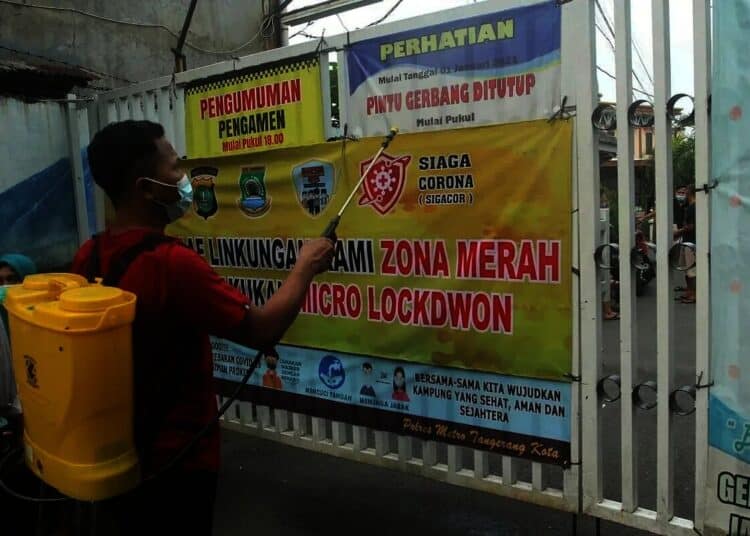 Penerapan Lockdown Skala Mikro di RW 03 Gandasari, Jatiuwung