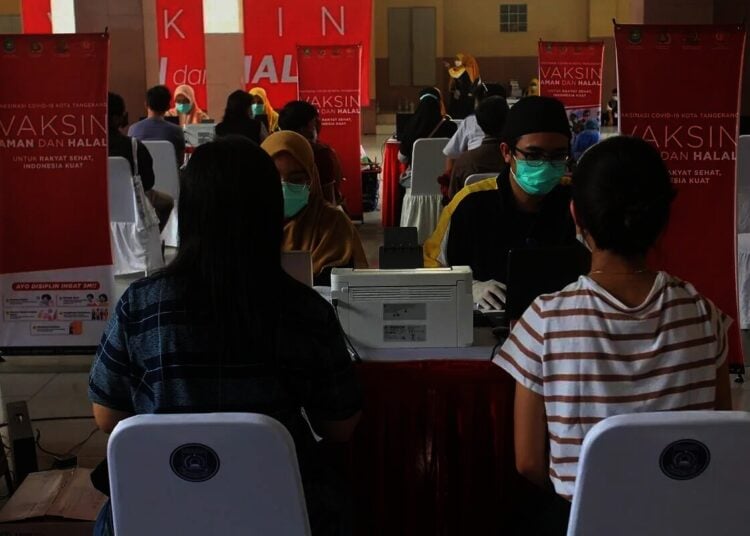 Vaksinasi Massal COVID-19 di Kota Tangerang