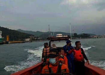 Terpeleset, Nelayan Asal Bojonegara Hilang di Perairan Salira