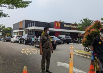 Antre Menu Eksklusif Gerai Siap Saji di Kota Tangerang Picu Kerumunan