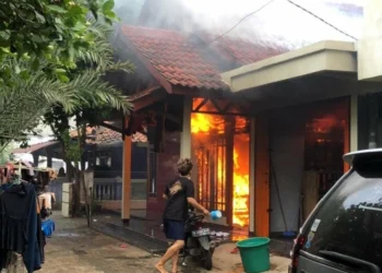 Anak Main Korek Api, Sebuah Rumah di Kota Tangsel Terbakar