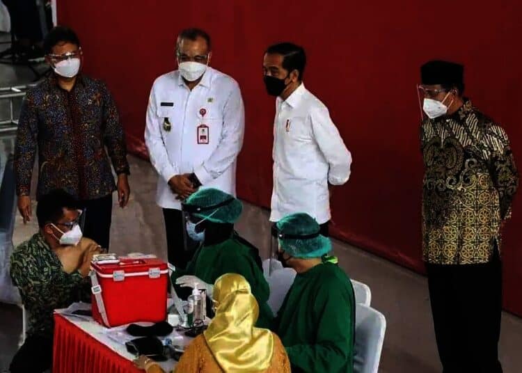 Presiden Jokowi Tinjau Pelaksanaan Vaksinasi Massal di Kabupaten Tangerang