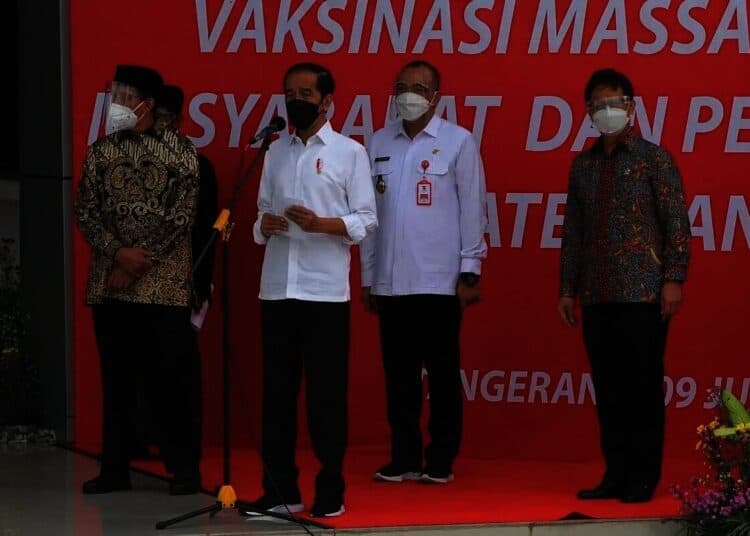 Presiden Jokowi Tinjau Pelaksanaan Vaksinasi Massal di Kabupaten Tangerang