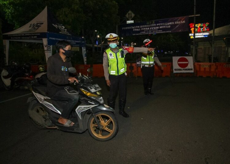 Penerapan Pembatasan Mobilitas Warga di Tangerang
