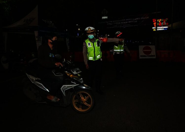 Penerapan Pembatasan Mobilitas Warga di Tangerang