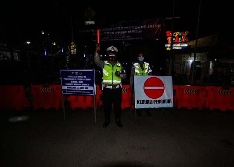 Penerapan Pembatasan Mobilitas Warga di Tangerang