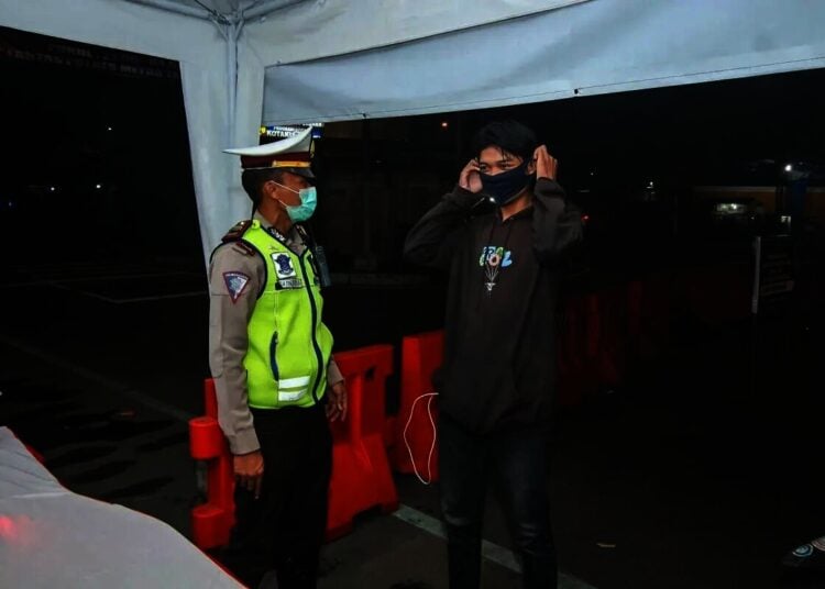 Penerapan Pembatasan Mobilitas Warga di Tangerang
