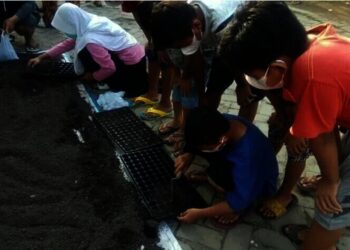 Isi Waktu Liburan, Anak-anak Generasi Gerbang BETAH Diajari Bercocok Tanam