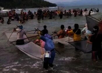 Meriahnya Tradisi Menangkap Ikan Inpun dalam Bulan Salawena di Bayah Lebak