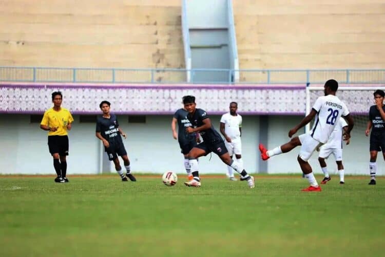Laga Persita Tangerang kontra Persipura Jayapura Dihentikan Paksa