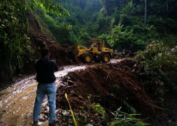 Waspadai Longsor Susulan Jalan Cipanas - Warungbanten