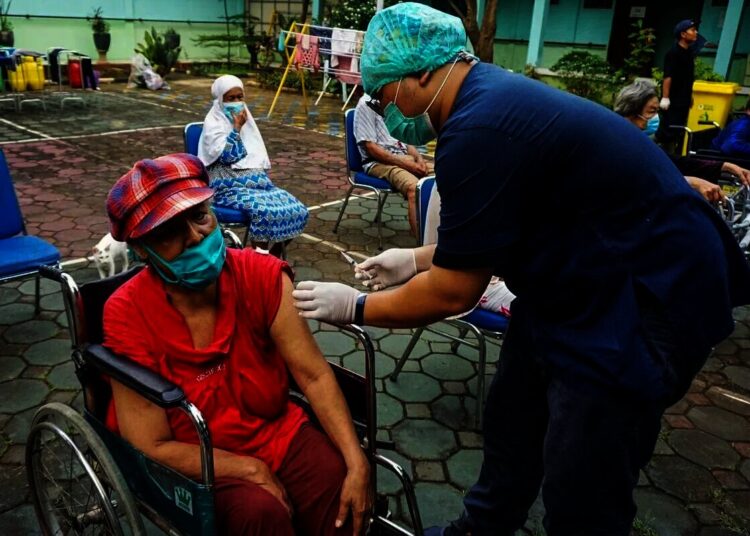 Vaksinasi COVID-19 Lansia dan Pasien Sembuh ODGJ