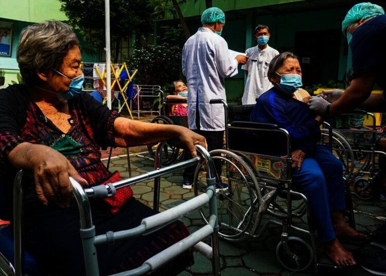 Vaksinasi COVID-19 Lansia dan Pasien Sembuh ODGJ