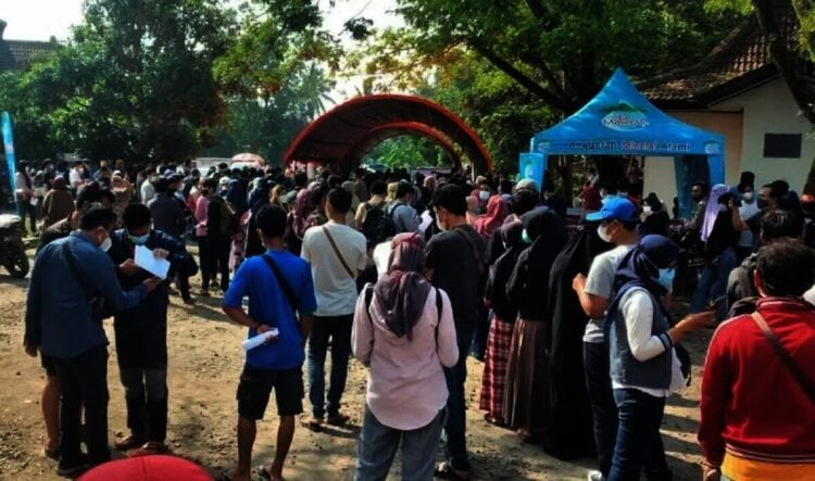 Heboh Vaksinasi Massal di Kota Serang, Dari Yang Kecewa Sampai Pingsan
