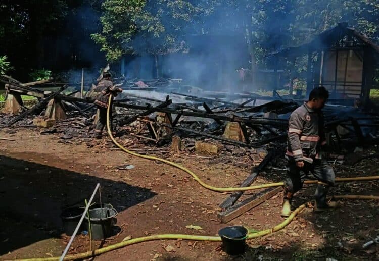 Bangunan Ponpes Roudhotul Fatah Cadasari Terbakar, Empat Kamar Santri Hangus