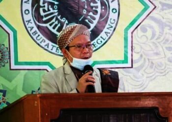 SAMBUTAN–Ketua MUI Kabupaten Pandeglang, KH Tubagus Hamdi Ma’ani, sedang sambutan diacara rapat koordinasi MUI Pandeglang, di Aula MUI Pandeglang, Rabu (7/7/2021). (NIPAL SUTIANA/SATELIT NEWS)