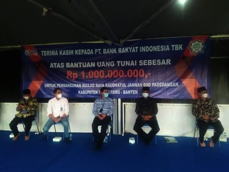 BRI Salurkan Donasi Rp1 Miliar Untuk Yayasan Masyarakat Muslim Pagedangan