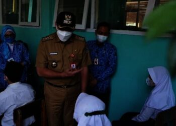 Bupati Zaki Targetkan 100 Ribu Pelajar Divaksin Dalam 6 Hari