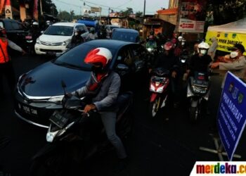 Kemacetan Warnai Lokasi Penyekatan di Kota Tangsel