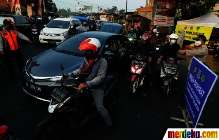 Kemacetan Warnai Lokasi Penyekatan di Kota Tangsel