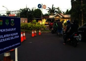 Imbas Penyekatan PPKM Darurat, Pengendara Nekad Lawan Arus