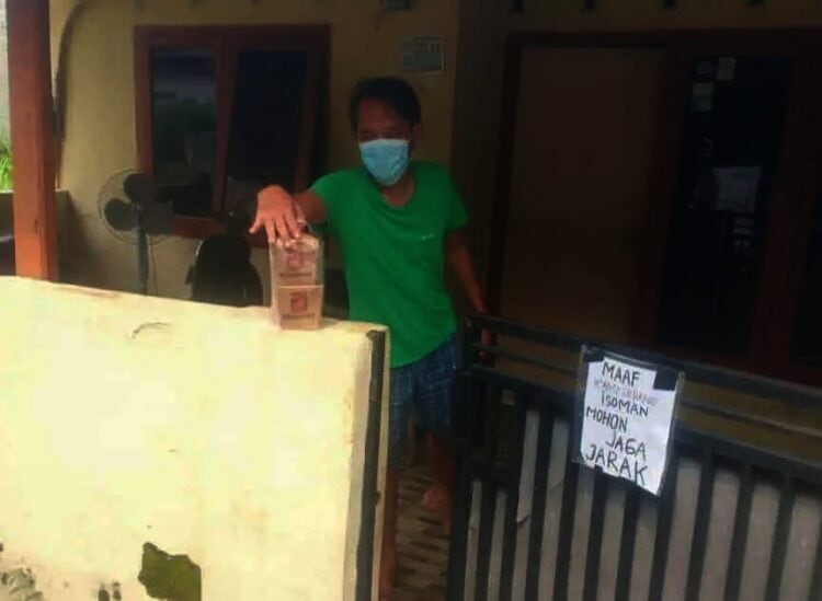 PSI Ciputat Bagikan 1.00 Nasi Boks Untuk Warga Isolasi Mandiri