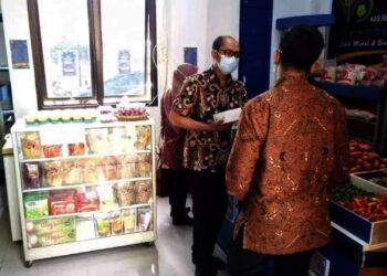 PASAR MITRA TANI - Kepala Bulog Sub Divre Serang, saat memghadiri Pasar Mitra Tani, belum lama ini. (DOKUMEN/SATELIT NEWS)