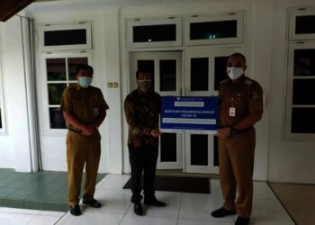 Bupati Terima Bantuan Tempat Tidur Untuk Pasien Covid-19 dari PT. Paragon