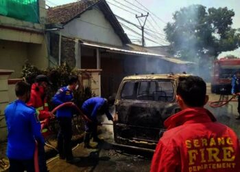 Satu Unit Mobil Terbakar di Kragilan, Kerugian 70 Juta Rupiah