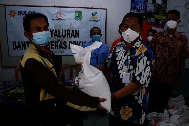 1.121.398 Warga Banten Terima Bansos Beras