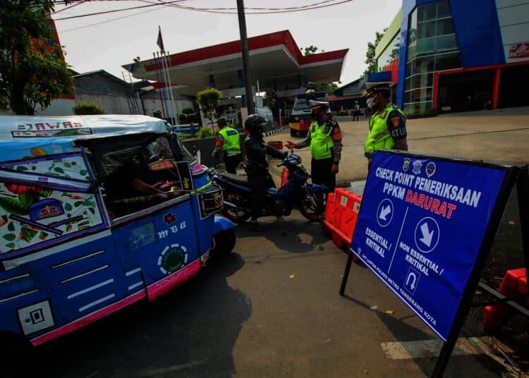 Potret Suasana Penyekatan di Jalan Daan Mogot, Kota Tangerang