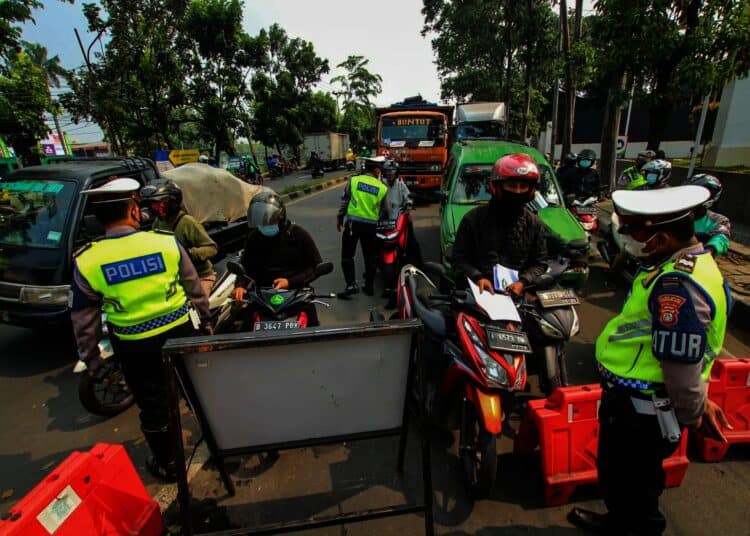 Potret Suasana Penyekatan di Jalan Daan Mogot, Kota Tangerang