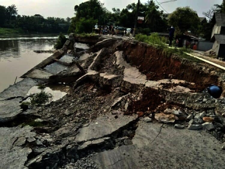 DBMSDA Kabupaten Tangerang Kembali Perbaiki Jalan Tanjung Burung