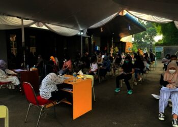 Civitas SMK Kesehatan Riksa Indrya dan Stikes Banten Vaksinasi 1.000 Orang