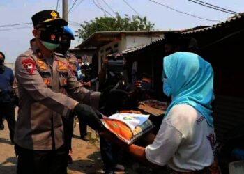 Polda Metro Jaya dan Polrestro Tangerang Kota Salurkan 342 Paket Beras