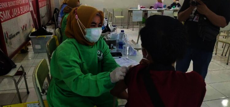 1.500 Pelajar Antusias Ikut Vaksinasi Covid-19 di SMK Jaya Buana