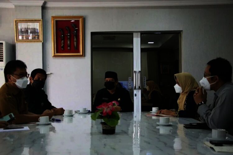 BERKUNJUNG–Tim Badan Pemeriksa Keuangan Republik Indonesia (BPK RI) Perwakilan Provinsi Banten, mendatangi Sekretariat Daerah (Setda) Kabupaten Serang, Senin (23/8/2021). (ISTIMEWA)